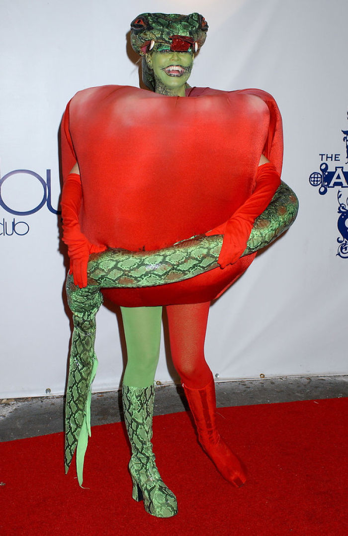 Heidi Klum Unveils This Year’s Costume, And It Once Again Reminds Everyone Why She’s The Queen Of Halloween Heidi Klum Unveils This Year’s Costume, And It Once Again Reminds Everyone Why She’s The Queen Of Halloween