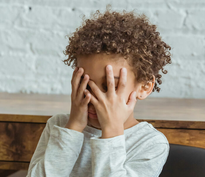 Therapist Reveals 15 Subtle Ways Kids Express Anxiety That Adults Often Don&rsquo;t Pick Up On