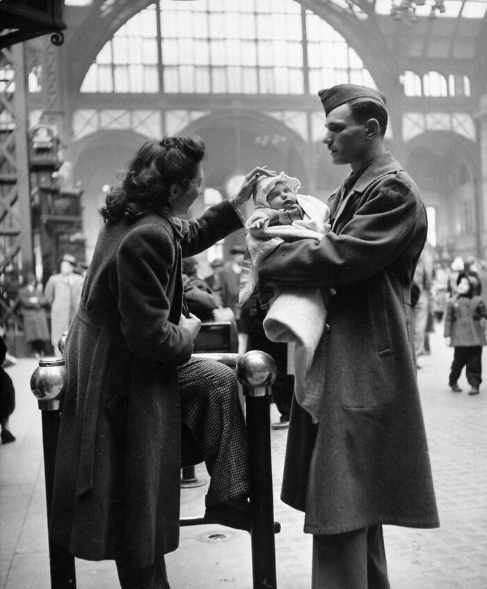 Soldier Of The Us 4th Infantry Division Bidding Farewell To His Wife And Baby At Penn Station, New York, 1944