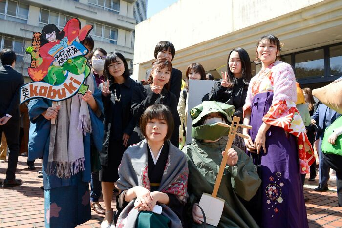 Kyoto-University-Graduation-Outfits