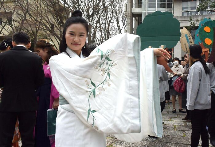 Kyoto-University-Graduation-Outfits