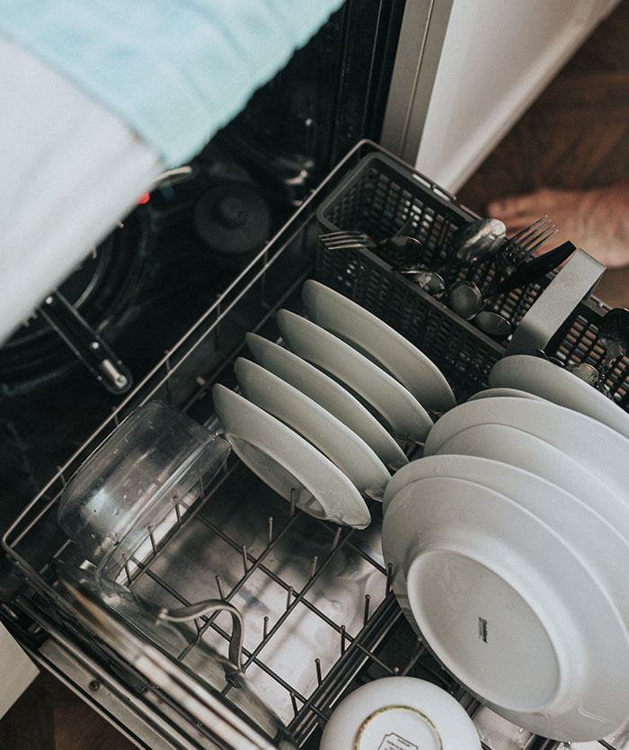 50 Examples Of Men Lacking Basic Life Skills And Expecting Their Female Coworkers To Cover For Them