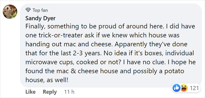 Potatoes For Trick-Or-Treaters Become An Instant Hit In This Neighborhood, People Chime In With The Weirdest Halloween Treats They've Seen