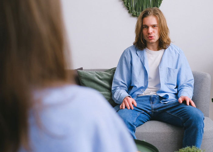 "My Sister And I Were No Longer Her Kids": Guy Finally Snaps At His Mom And Tells Her He's No Longer Her Son, Drama Ensues "My Sister And I Were No Longer Her Kids": Guy Finally Snaps At His Mom And Tells Her He's No Longer Her Son, Drama Ensues