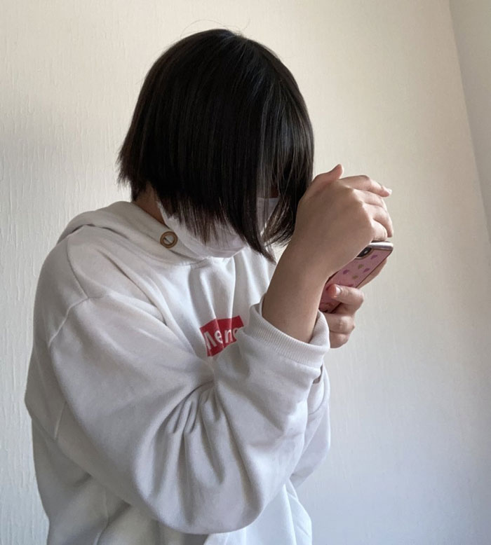 Probably Someone Scrolling On Pixiv On The Train