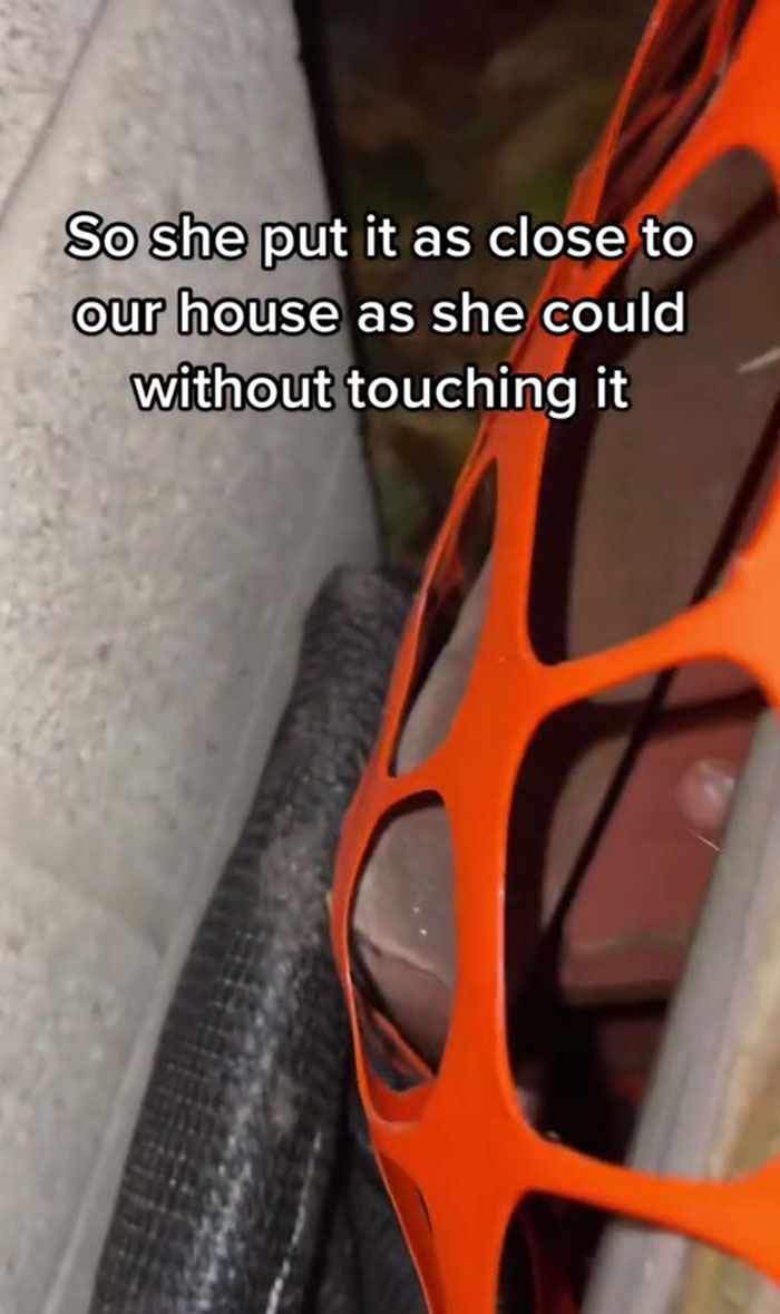 &ldquo;Looks Like We Got Karen As A Neighbor&rdquo;: Man Gets Into A War With Neighbor Who Zip-Tied Her Snow Fence To His Gutters