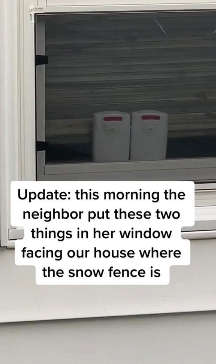 &ldquo;Looks Like We Got Karen As A Neighbor&rdquo;: Man Gets Into A War With Neighbor Who Zip-Tied Her Snow Fence To His Gutters