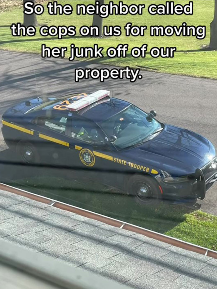 &ldquo;Looks Like We Got Karen As A Neighbor&rdquo;: Man Gets Into A War With Neighbor Who Zip-Tied Her Snow Fence To His Gutters