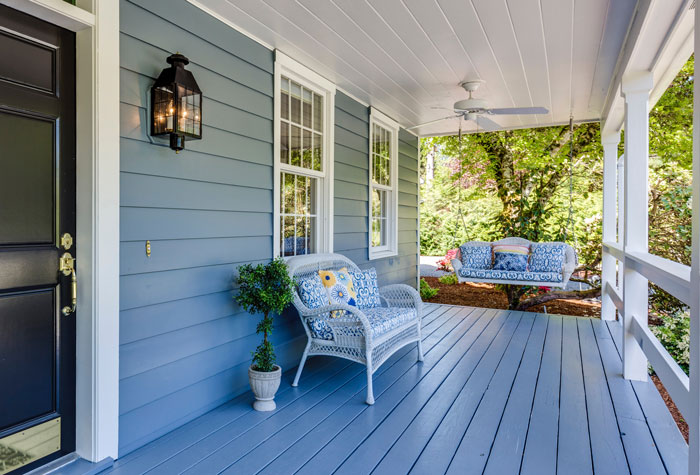 Delusional Neighbor Writes An Anonymous Letter To This Person Demanding They Get Rid Of Fake Plants On Their Porch Before They Take Legal Action