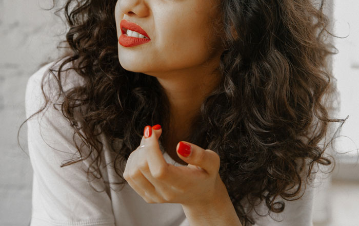 Delusional Neighbor Writes An Anonymous Letter To This Person Demanding They Get Rid Of Fake Plants On Their Porch Before They Take Legal Action