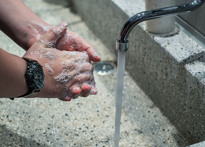 40 People Share The Non-Negotiable Rules They Have In Their Homes, And Some Are Very Strange