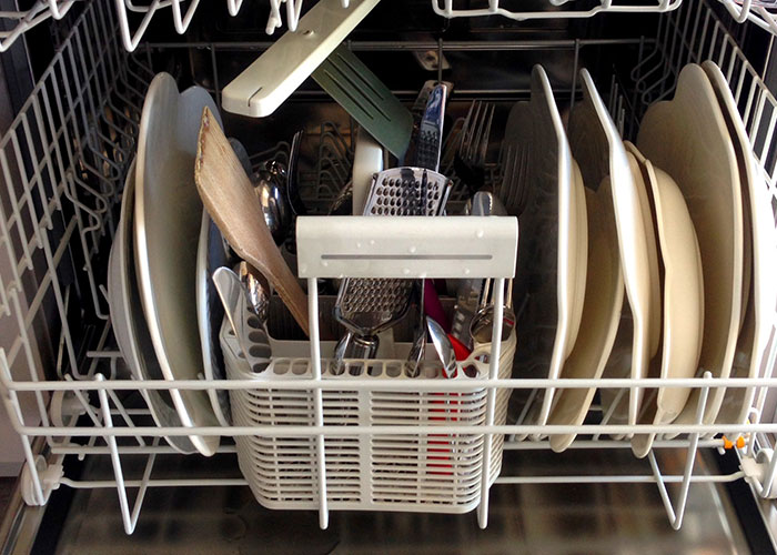 40 People Share The Non-Negotiable Rules They Have In Their Homes, And Some Are Very Strange