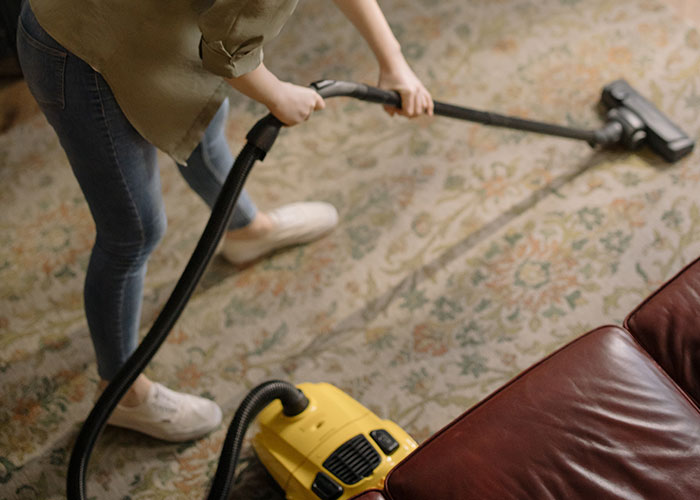 40 People Share The Non-Negotiable Rules They Have In Their Homes, And Some Are Very Strange