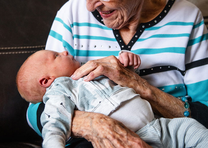 30 Surprising, Unsettling, And Sweet Moments Captured On Nanny Cams, As Shared In This Online Group