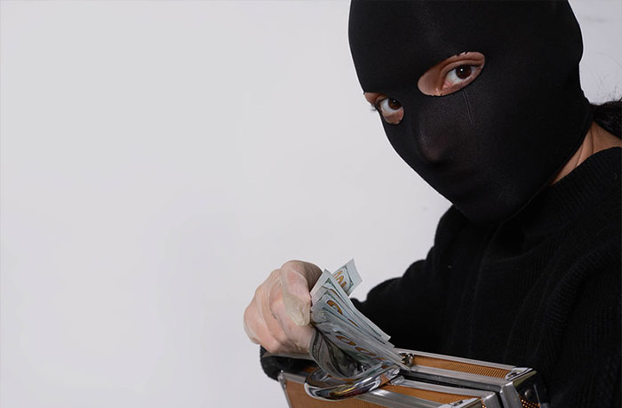 30 Surprising, Unsettling, And Sweet Moments Captured On Nanny Cams, As Shared In This Online Group