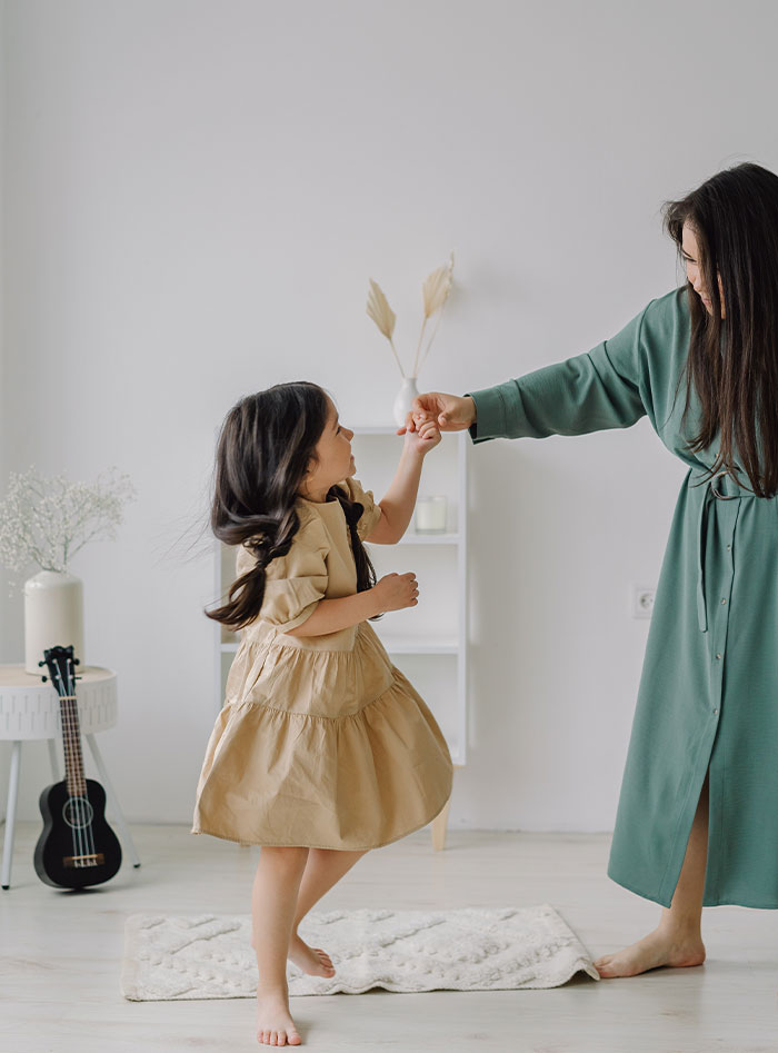 30 Surprising, Unsettling, And Sweet Moments Captured On Nanny Cams, As Shared In This Online Group