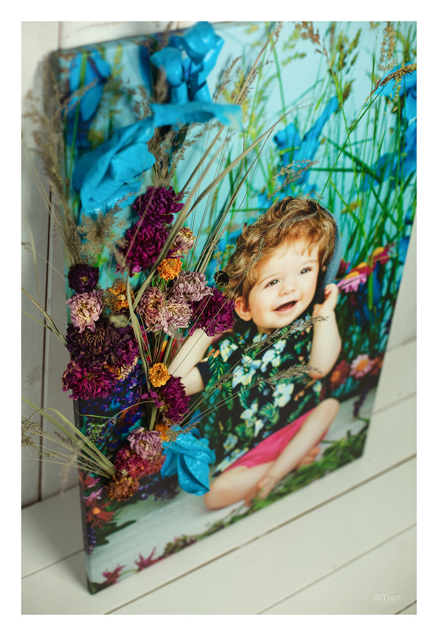 A Fellow Florist And I, The Photographer, Made 11 Portraits Of Months Using Live Flowers To Highlight The Genuineness Of Each Season