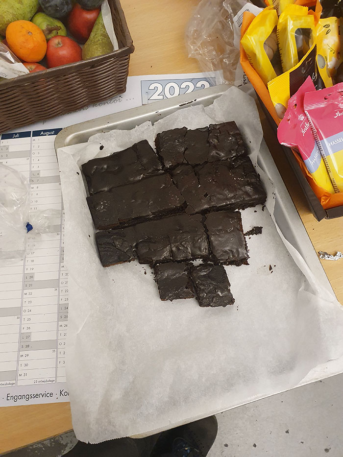 I Baked A Cake For My Work Colleagues For My Birthday, And Nobody Took Any