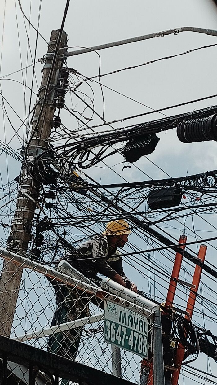 This Guy Trying To Fix This Mess