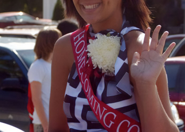 35 Times People Just Had To "Take One For The Team", As Shared In This Online Thread