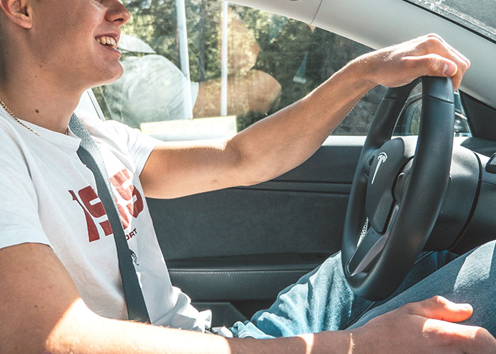 Guy Spots Two Cars Taking Up Multiple Spaces So Nobody Parks Next To Them, Finds A Satisfying Way To Get His Point Across Guy Spots Two Cars Taking Up Multiple Spaces So Nobody Parks Next To Them, Finds A Satisfying Way To Get His Point Across