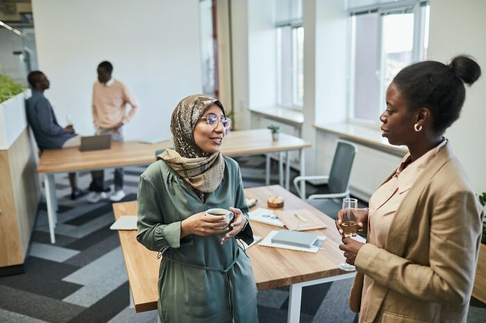 35 Workplace Behaviors That People Say Are Actually Toxic