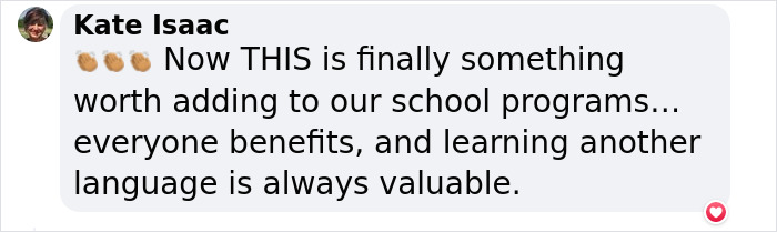 Teacher Notices Students Struggling To Communicate With Deaf Cafeteria Worker, Decides To Teach Them Sign Language Teacher Notices Students Struggling To Communicate With Deaf Cafeteria Worker, Decides To Teach Them Sign Language
