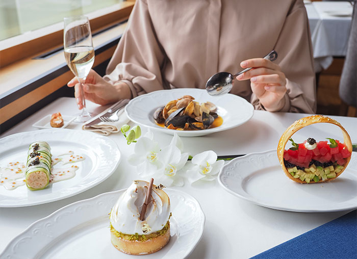 35 People Who Dated Rich Share The Most Surprising Things They Learned