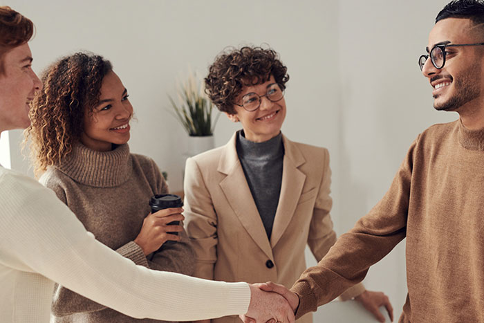 35 People Who Dated Rich Share The Most Surprising Things They Learned