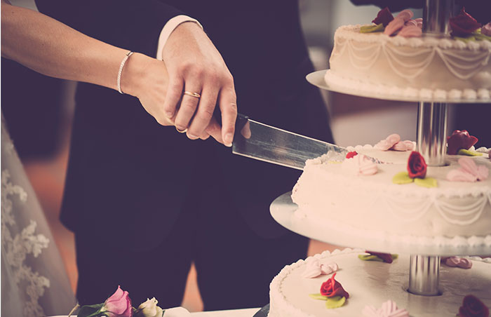 35 People Who Dated Rich Share The Most Surprising Things They Learned