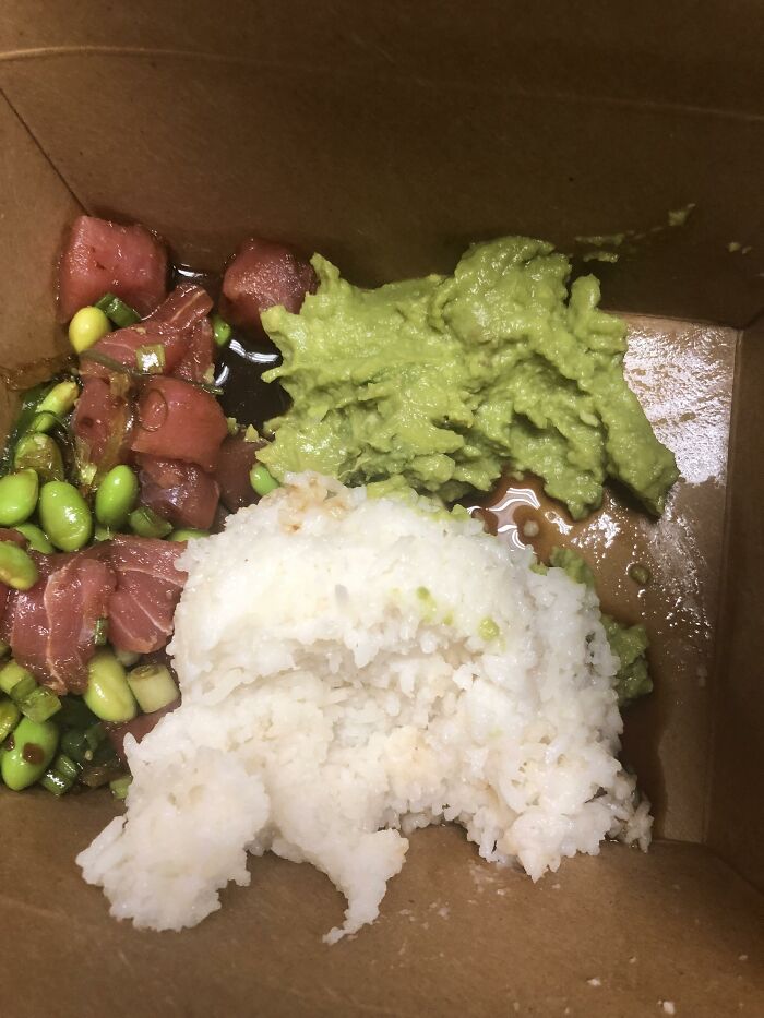 Mi porción de poke de atún de 16 dólares 