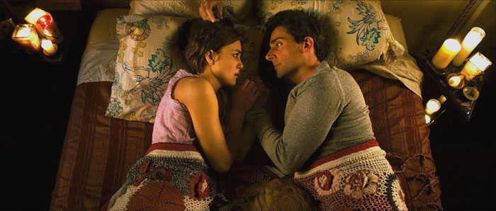 Woman and man laying in be and looking at each other 