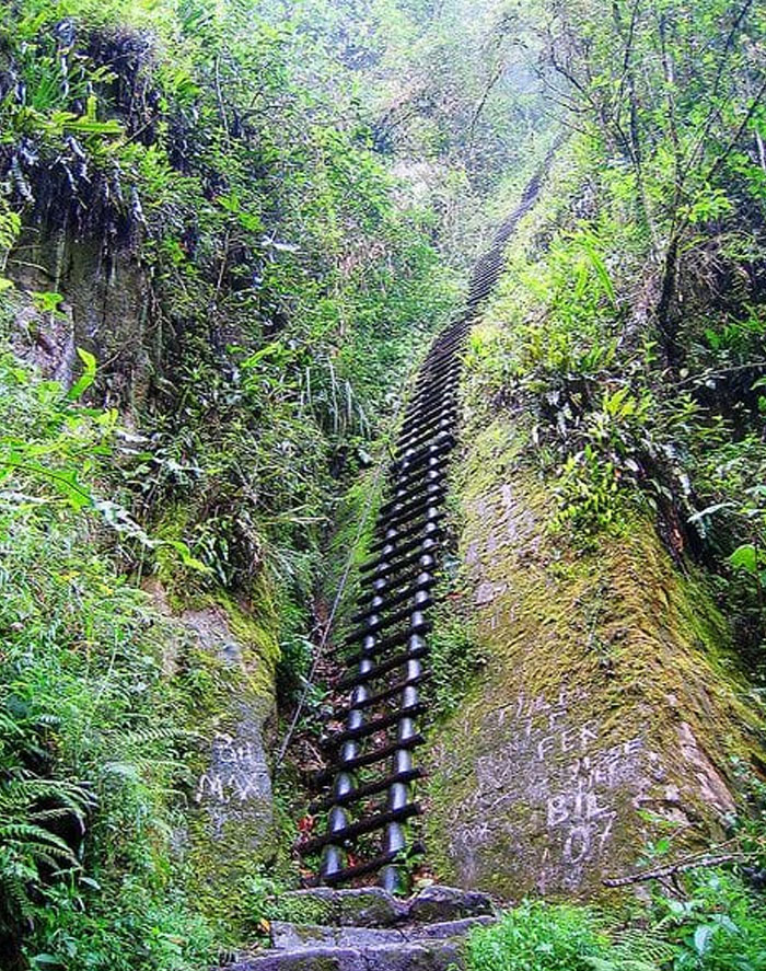 Resbaladizas cuando están mojados, Aguas Calientes, Perú