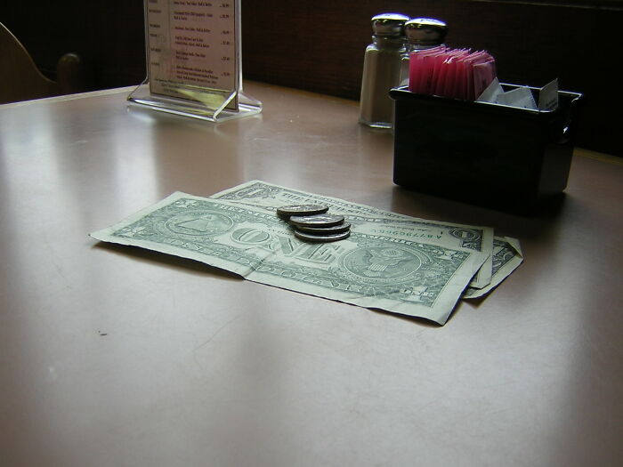 Waitress Is Fuming After This Couple Left Only A 10% Percent Tip After Spending 6 Hours At The Restaurant Waitress Is Fuming After This Couple Left Only A 10% Percent Tip After Spending 6 Hours At The Restaurant