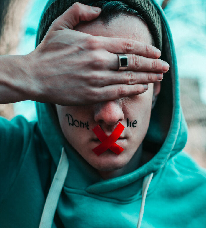 "People Who Are Incapable Of Admitting They Are Wrong" And 30 Other Deal-Breakers, As Shared By Our Community