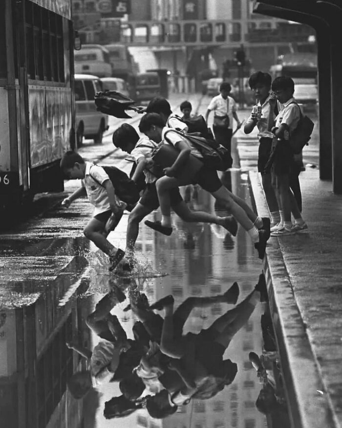 Instagram Account Collects And Shares Pictures That Capture Chance Encounters In Public Places (50 New Pics)