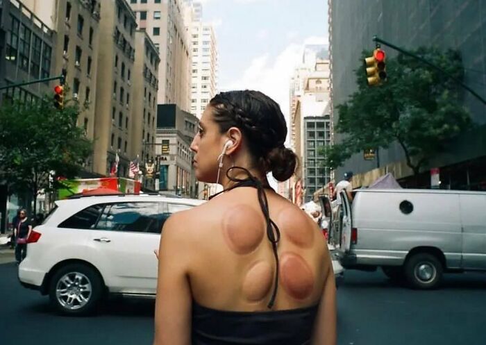 Instagram Account Collects And Shares Pictures That Capture Chance Encounters In Public Places (50 New Pics)