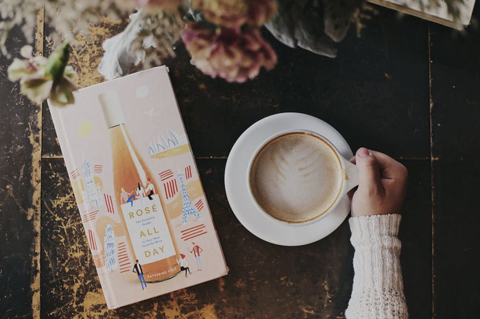 Person holding a cup of coffee in his hand 