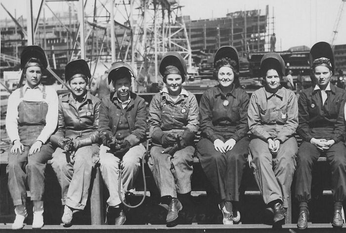 The Truth Behind Why Women’s Clothing Doesn’t Have Pockets, As Shared By This TikTok User The Truth Behind Why Women’s Clothing Doesn’t Have Pockets, As Shared By This TikTok User