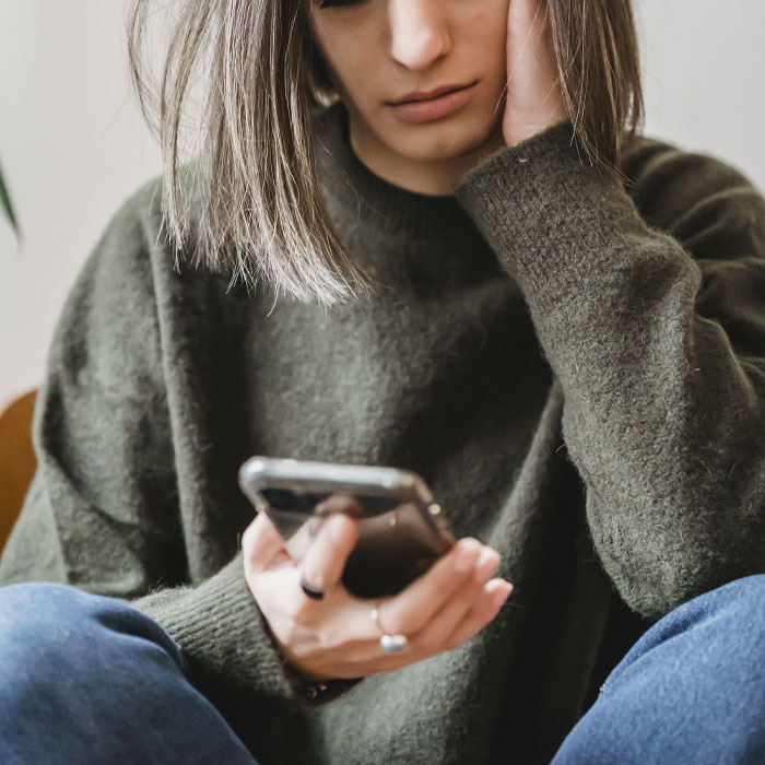 Babysitter Is Completely Lost After The Parents Ignore Her Texts And Don't Come Back In Time