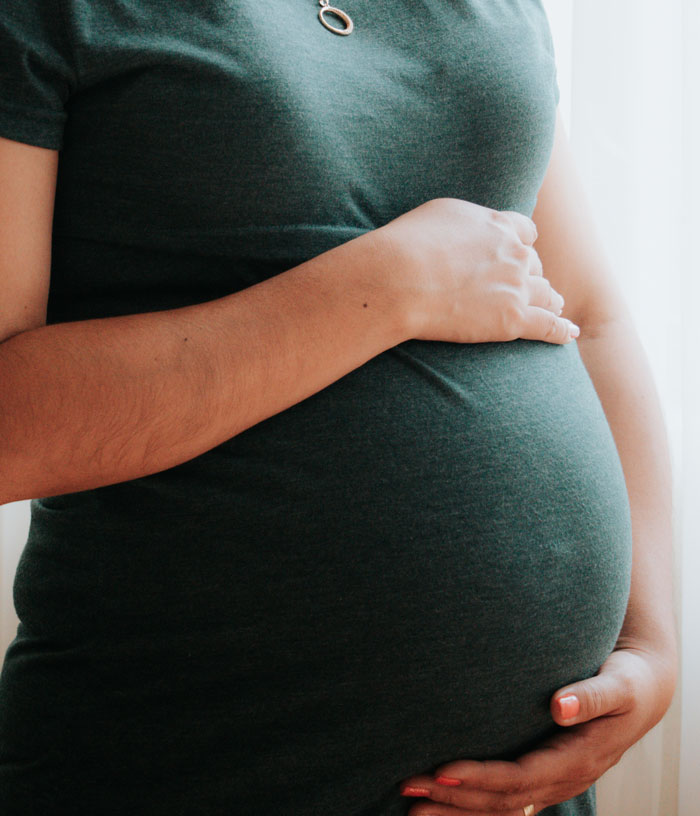 HR Wants Pregnant Woman To Wear Clothes From Maternity Store Only, Regrets It After This Manager Shows How Dumb It Really Is