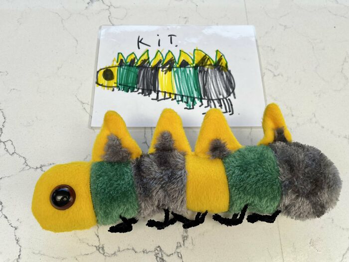 Teacher Goes Viral On Twitter After One Of Her Students’ Dad Posted The Plush Toys She Made Based On The Kids' Drawings (12 Pics)