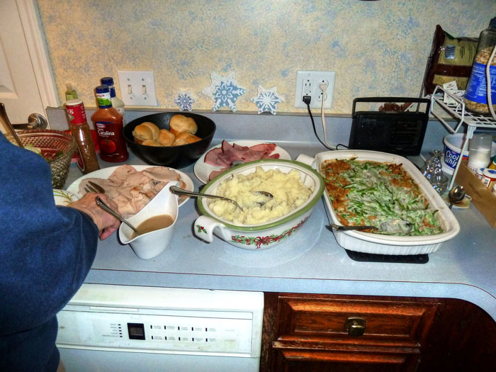 Money&rsquo;s Tight, So This Guy Skips Throwing $600 On Cooking For 27 People And Potlucks It, Some Guests Get Offended