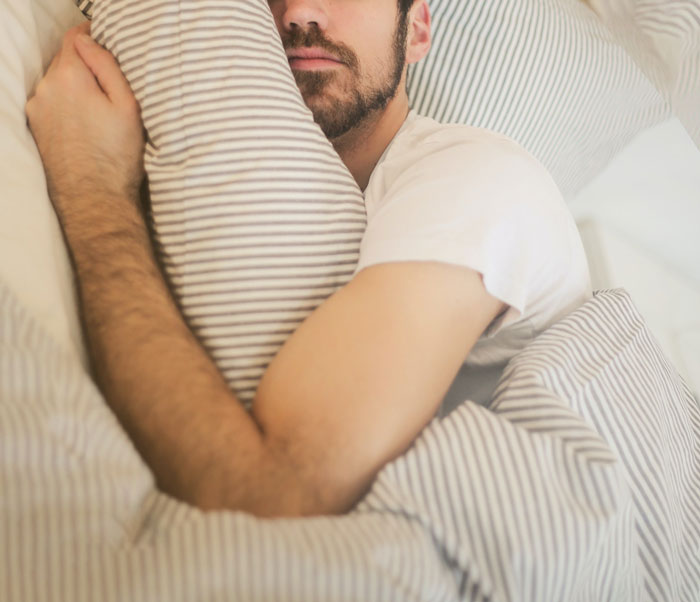 People Online Call This Woman The Jerk For Critiquing Her Husband Who Decided To Take A Nap On Christmas Day