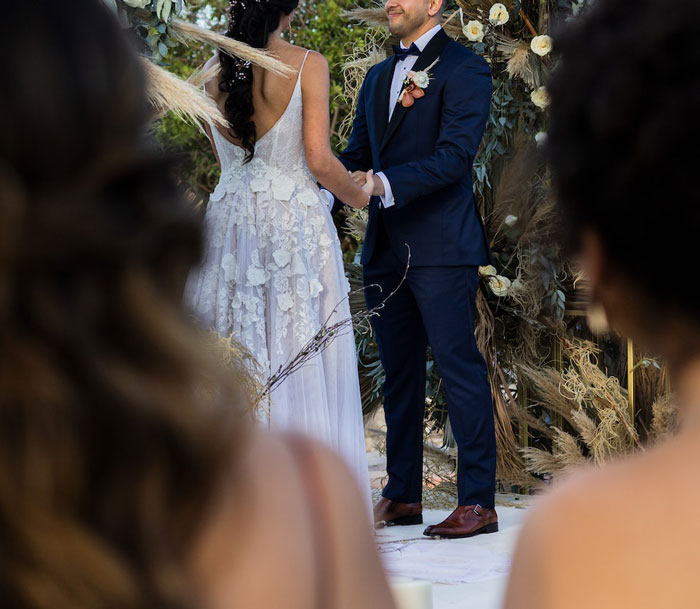 “What Screams Insecurity But Most People Don’t Realize It?” (30 Answers)