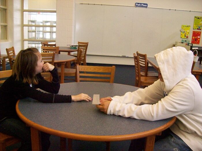 30 Subtle Signs That Reveal Someone Had A Rough Childhood, According To Folks In This Online Community