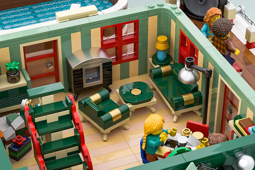 Christmas Is Coming, So I've Built A Kind Of Modular LEGO Christmas Tree