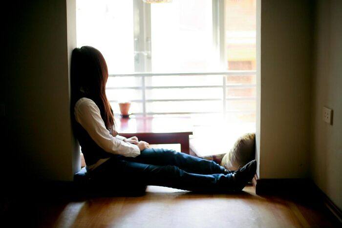 30 Subtle Signs That Reveal Someone Had A Rough Childhood, According To Folks In This Online Community