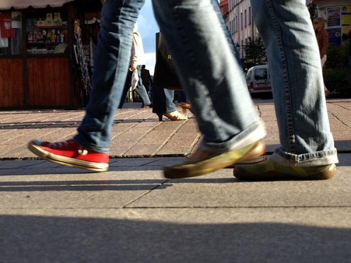 30 Subtle Signs That Reveal Someone Had A Rough Childhood, According To Folks In This Online Community