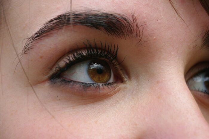 30 Subtle Signs That Reveal Someone Had A Rough Childhood, According To Folks In This Online Community